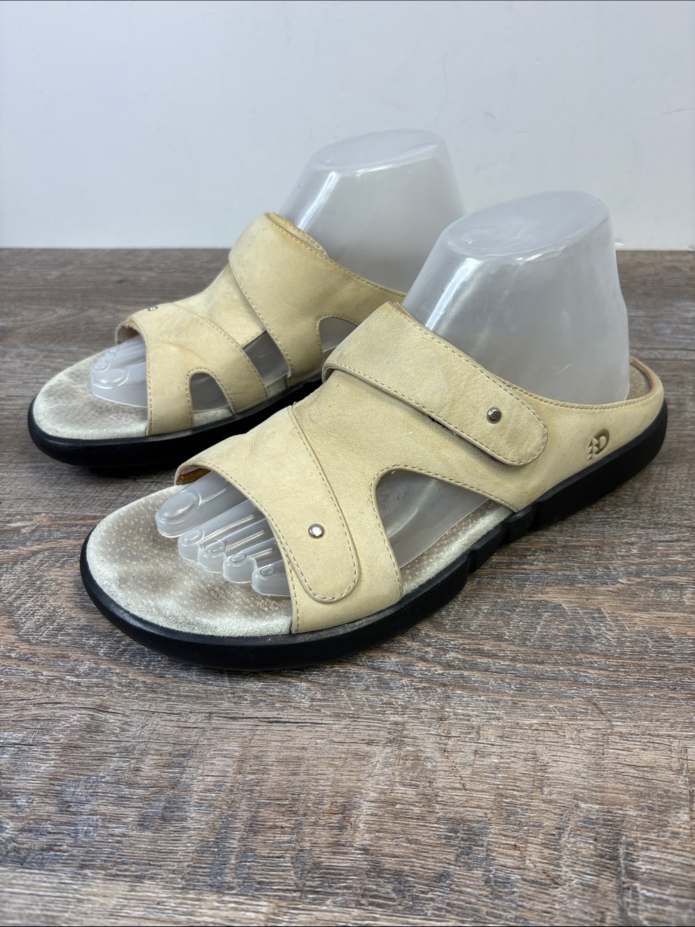 Dunham ABZORB Adjustable Comfort Sandals Women’s Size 9 Beige Leather